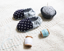 Load image into Gallery viewer, Sashiko Baby Booties - PDF Tutorial